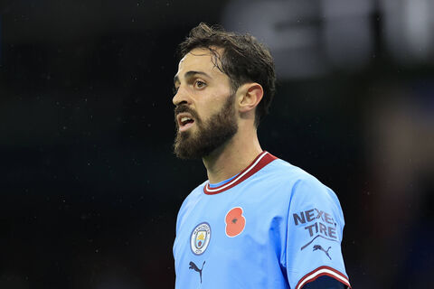 «Барселоне» придётся выбирать между Лионелем Месси и Бернарду Силвой