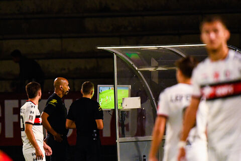 В каком году появился VAR в футболе: он старше, чем вы думаете