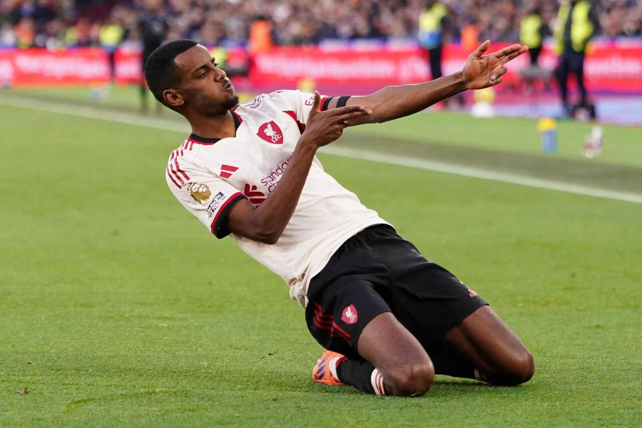 Александр Исак