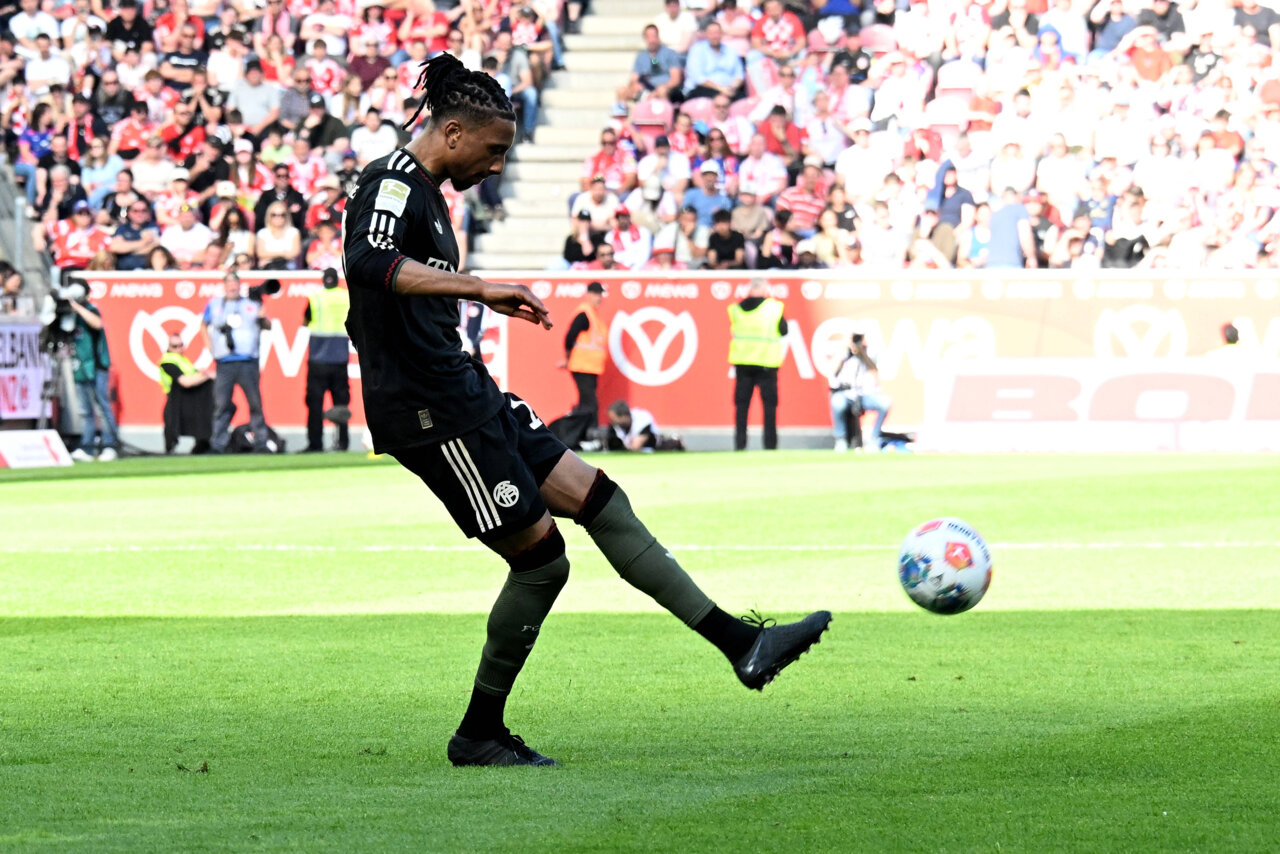 Майкл Олисе